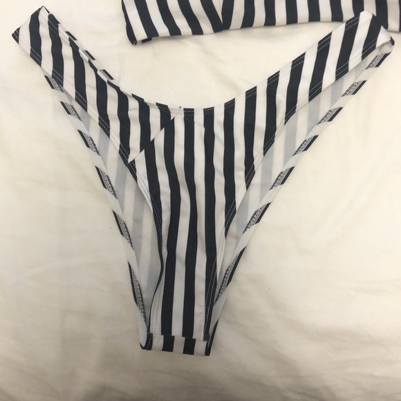 Stripped high cut bikini - Picture 2 of 5